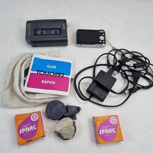 Lote de Cámara Digital GE J1050, Grabadora Sanyo y Accesorios Vintage - imagen 2