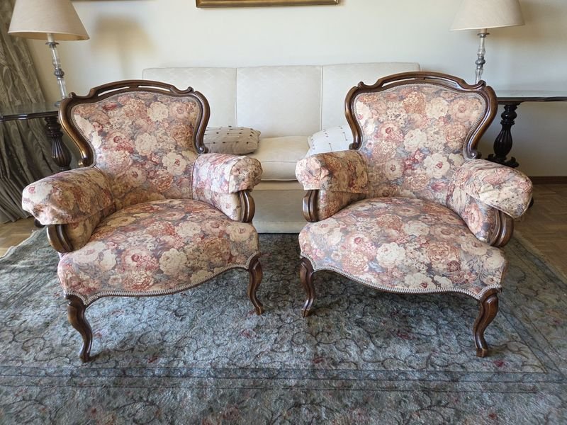 Lote siguiente: Sillones victorianos tapizados en tela floreada