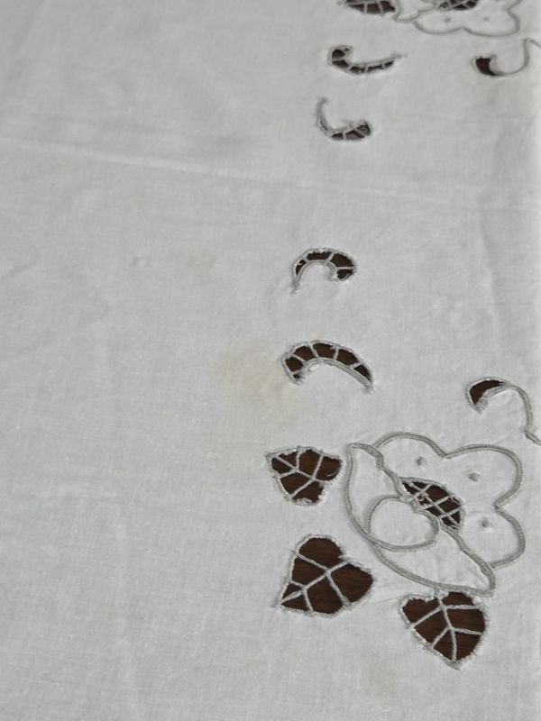 Mantel calado y bordado con servilletas - imagen 7