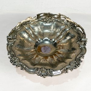 Lote anterior: Centro de Mesa Metálico Labrado con Asa y Detalle de Avería - 34 cm Diámetro