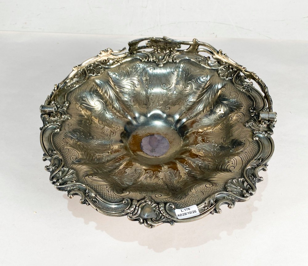 Centro de Mesa Metálico Labrado con Asa y Detalle de Avería - 34 cm Diámetro