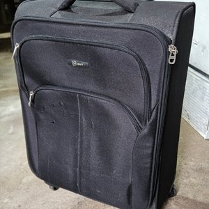 Lote siguiente: Valija chica de viaje. Zenit