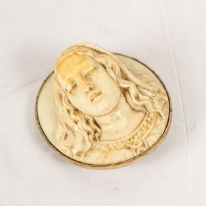 Lote anterior: Talla Antigua de Marfil Europeo: Virgen María