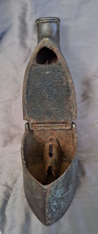 Antigua Plancha para carbón realizada en hierro.fundido - imagen 6