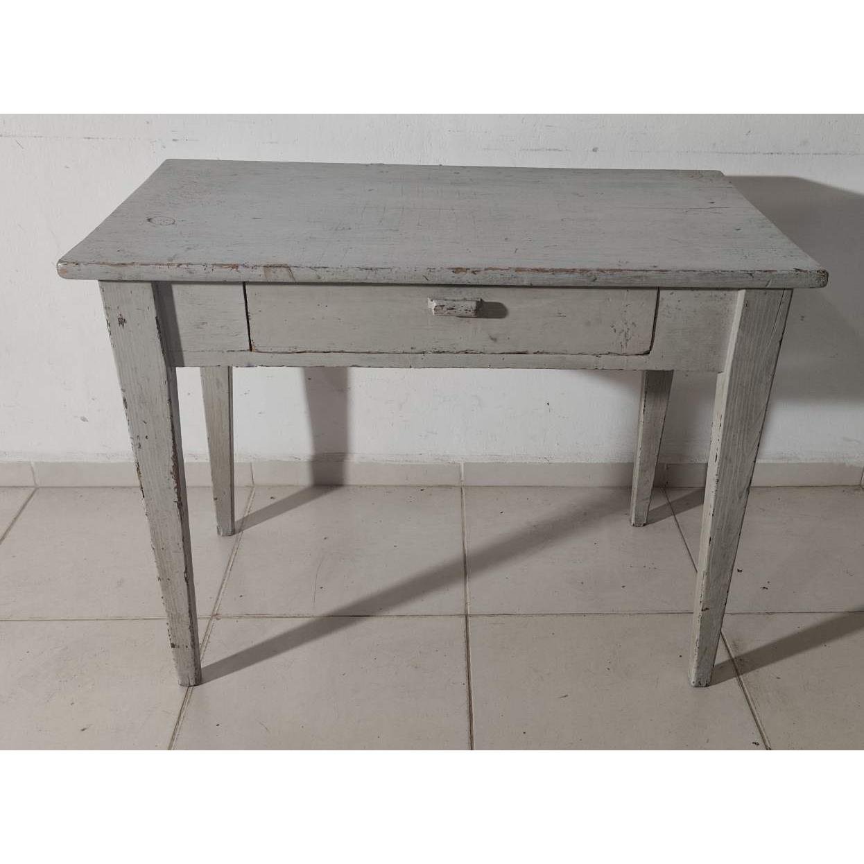 Mesa de Madera Antigua con un Cajón Pintada de Gris