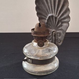 Lámpara a Queroseno Antigua y Plato Térmico Infantil con Asas - imagen 3