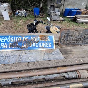 Lote de Motores Eléctricos y Letrero "Depósito de Aditivos" - imagen 2