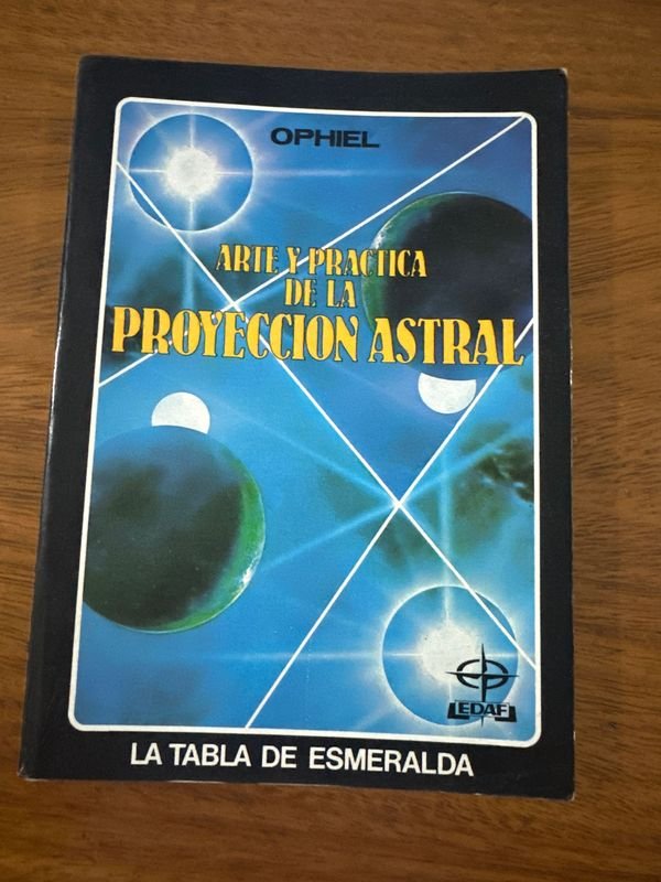 Lote siguiente: Libro sobre Proyección Astral: Arte y Practica