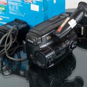 Filmadora Sony Handycam Video 8 CCD 10x Zoom - imagen 2