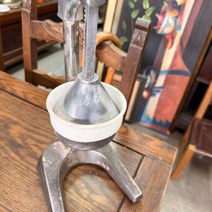 Exprimidor de Cítricos Manual Metálico Antiguo con Palanca - imagen 3