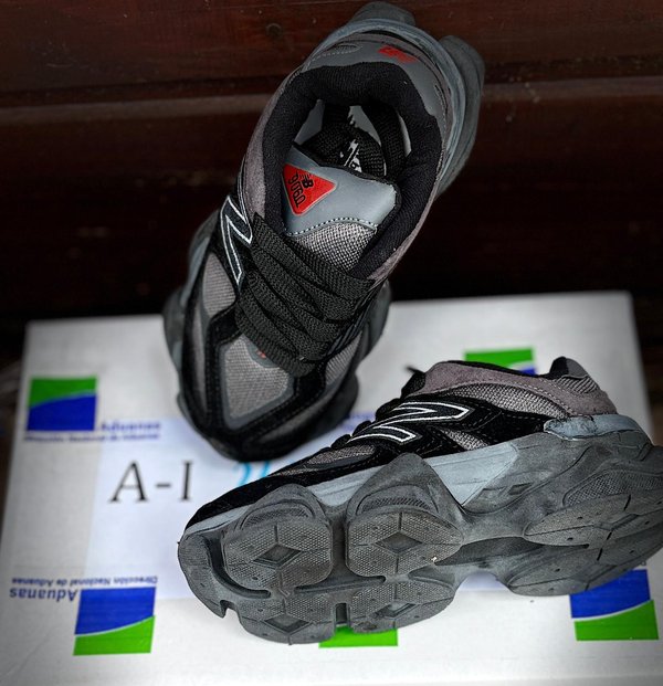 Zapatillas New Balance 990v5 Grises y Negras