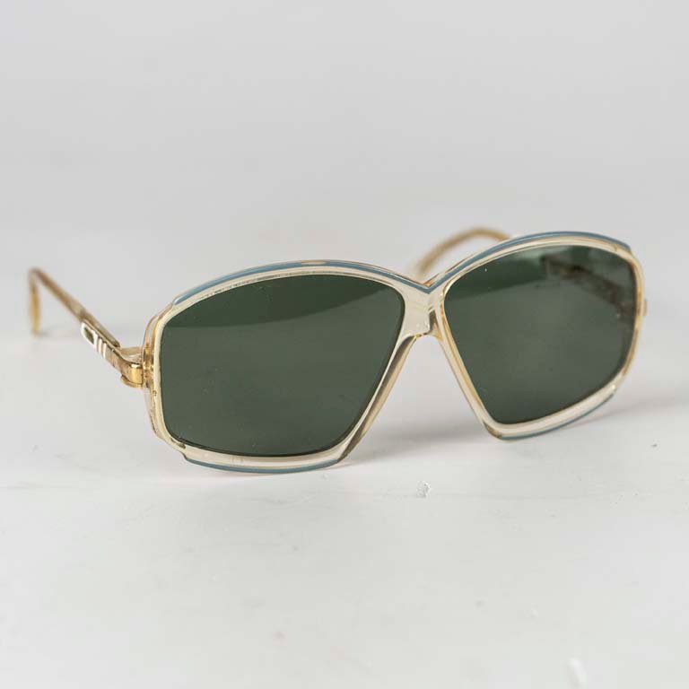 Lote siguiente: Lentes de sol Cazal