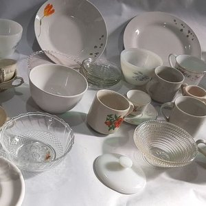Conjunto de Tazas y Platillos de Porcelana y Vidrio - imagen 2