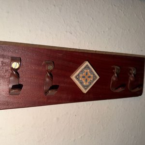 Juego de 2 Gancheras de Pared de Madera con Azulejos Decorativos - imagen 3