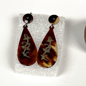 Conjunto de Joyería: Brazalete, Anillo y Aretes de Carey y Plata - imagen 4