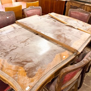 Lote anterior: Mesa de Comedor Antigua con Sillas Estilo Luis XV