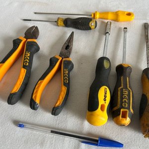 Lote de Pinzas y Destornilladores Variados - imagen 2