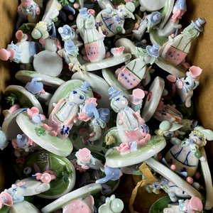Lote de Figuras de Porcelana con Detalles - imagen 2