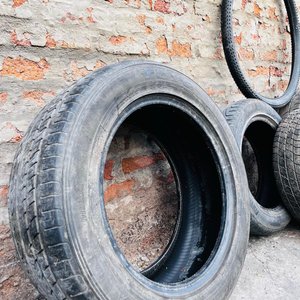 Lote de 3 Cubiertas: 2 para Auto y 1 para Moto con Llanta - imagen 2