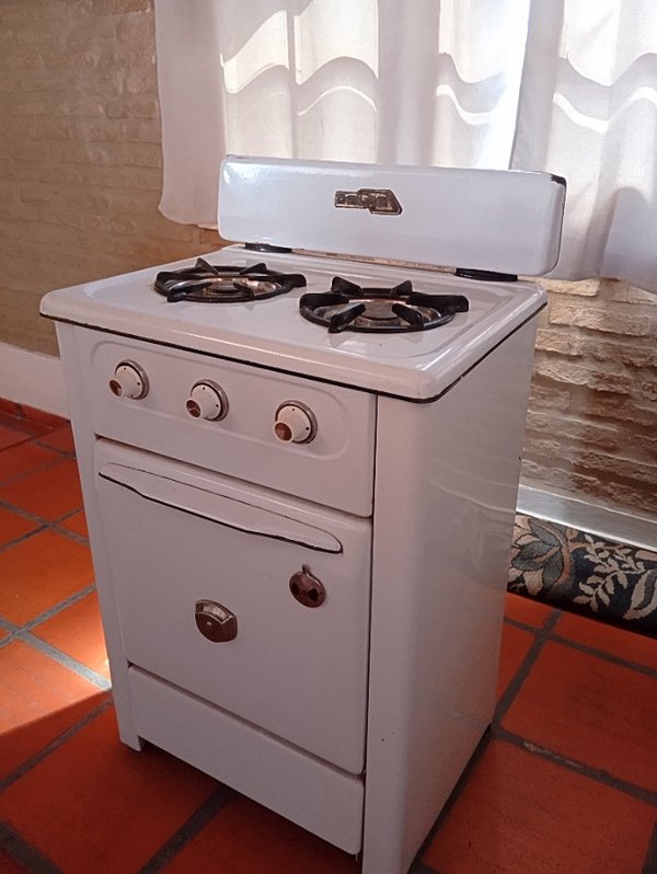 Cocina DELNE en estadio único, impecable mantenimiento y esmaltado blanco original - imagen 3