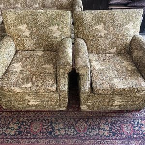 Par de Sillones Individuales Tapizados con Estampado Floral Clásico - imagen 1