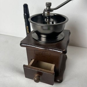 Molinillo de Café Manual de Madera con Cajón - imagen 8