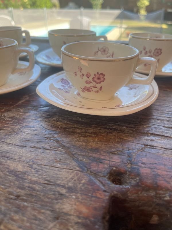 Juego de té en porcelana con diseños florales - imagen 4
