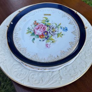 3 platos decorativos con motivos florales de origen ingles en diferentes tamaños y diseños - imagen 3