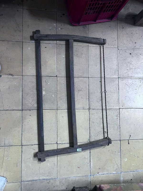 Antiguo Bastidor de Madera para Tensado y Secado de Pieles - imagen 1