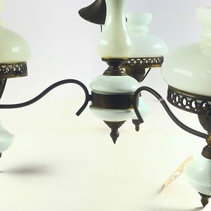 Araña de Vidrio Blanco y Metal con Pantallas - imagen 3