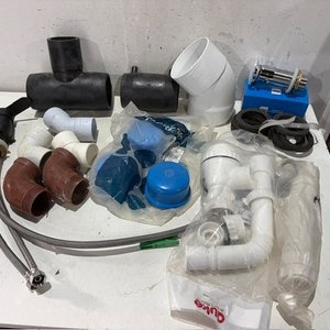 Lote anterior: Lote de Accesorios de Plomería y Sanitarios