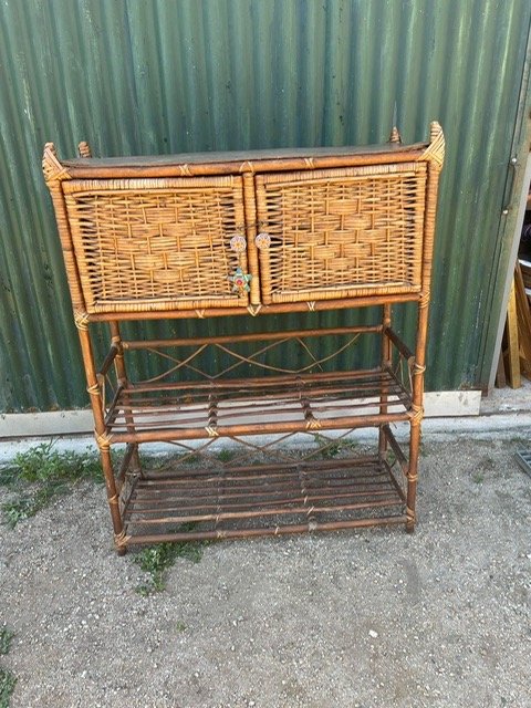 Mueble de mimbre artesanal con diseño antiguo - imagen 2