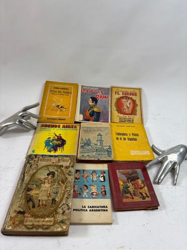 Colección de libros sobre historia y cultura rioplatense