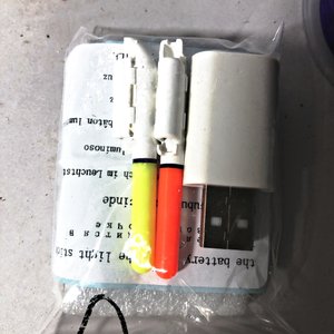 Kit de Pesca: Tanza, Anzuelos y Boya Luminosa con Carga USB - imagen 4