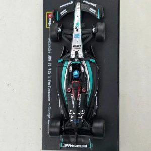 Réplica Burago Mercedes AMG W15 George Russell 1:43 con Piloto - imagen 2