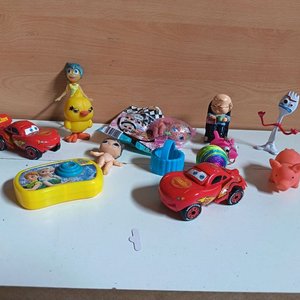 Lote siguiente: Lote de Juguetes: Figuras de Cars, LOL Surprise, Piggy y más