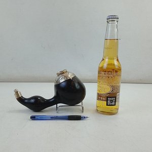 Antiguo Mate de Calabaza con Incrustaciones Metálicas Cinceladas y Decoradas a Mano - imagen 3