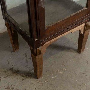 Vitrina Antigua de Roble con Detalles de Lustre y Patas - imagen 2