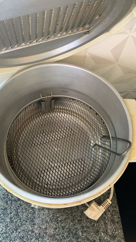 Freidora de aceite marca UFESA - Electrodomésticos - imagen 3