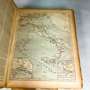 Dos Enciclopedias Antiguas con Tapa Verde y Mapas - imagen 3
