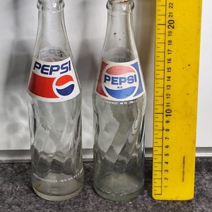 Lote anterior: Dos Botellas Antiguas de Pepsi Cola