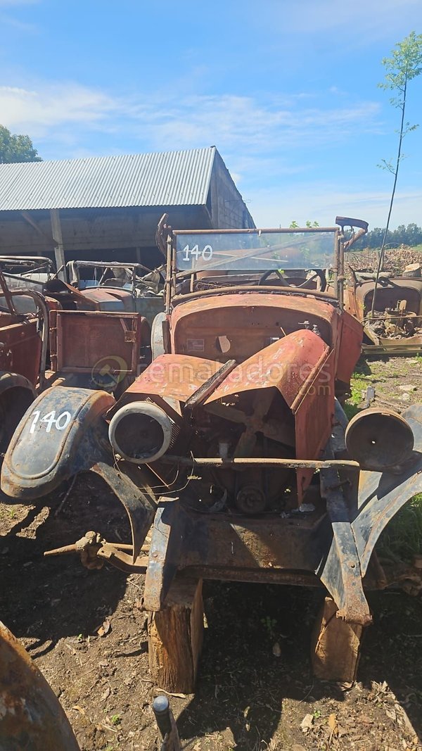 Antiguo Automóvil Clásico Ruedas y Chasis - imagen 1