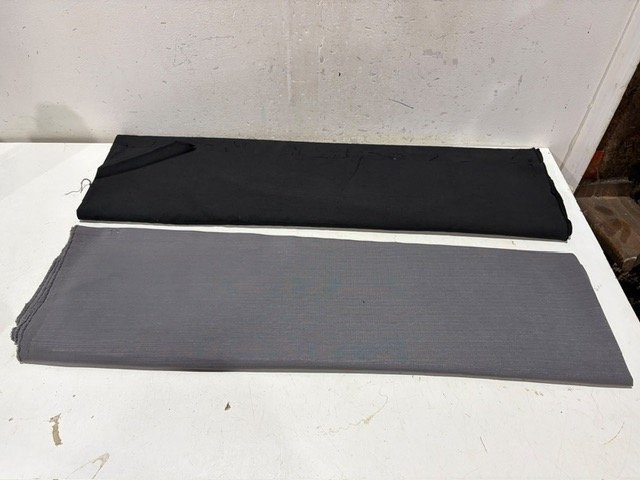 Dos Cortes de Tela: Negro y Gris
