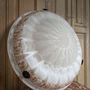 Lote siguiente: Antiguo Plafón de Vidrio Opalino Vetado con Detalle Decorativo