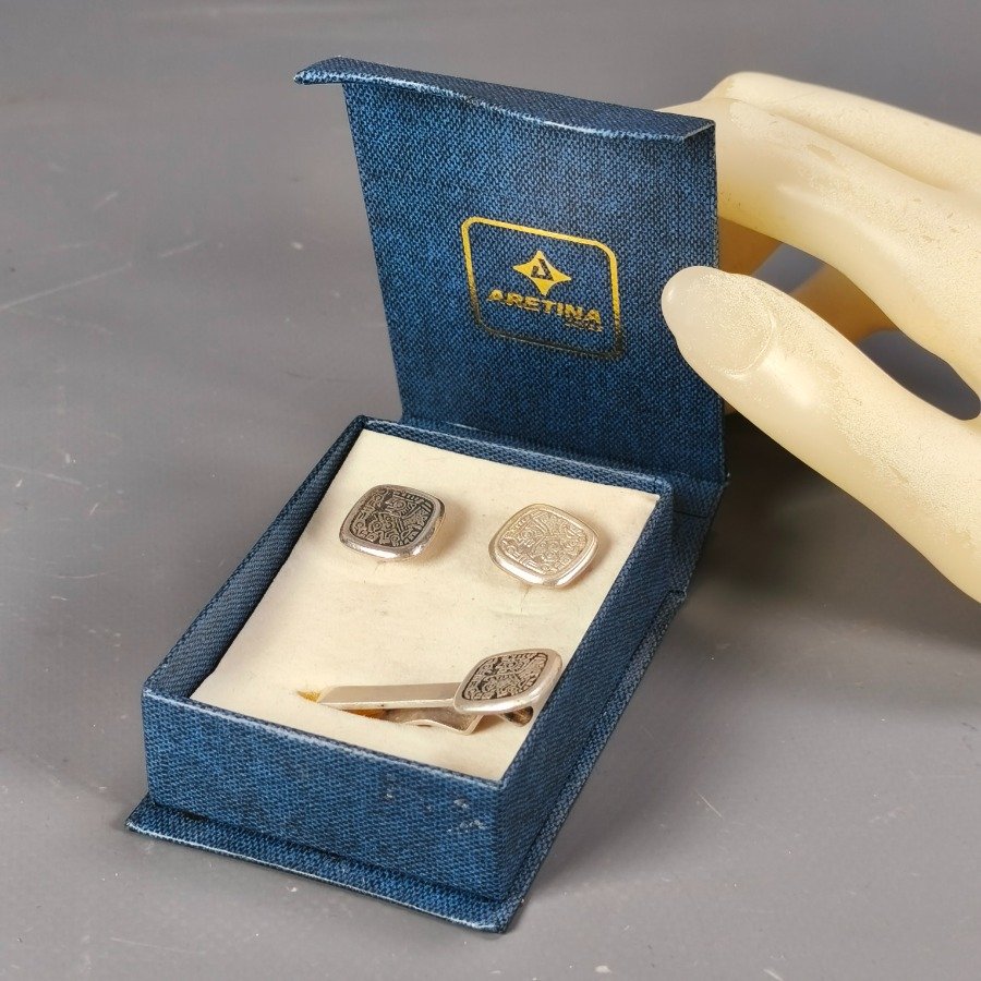 Item 16303 - Image 1