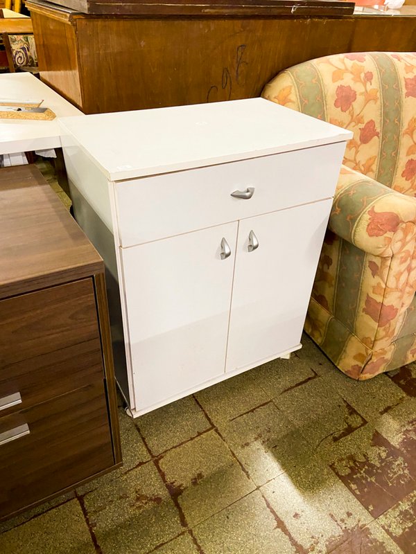 Mueble Auxiliar Blanco con Cajón y Puertas