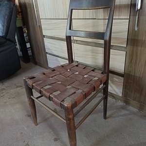 Silla Antigua con Asiento de Cuero Trenzado - imagen 4