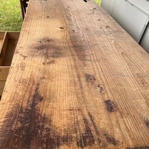 Mesa de Trabajo Robusta de Madera con Cajones y Estantes - imagen 8