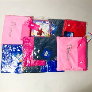 Lote anterior: Diez pilotos impermeables para niños