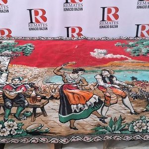 Lote anterior: Tapiz Antiguo con Escena Campestre y Figuras Danzantes